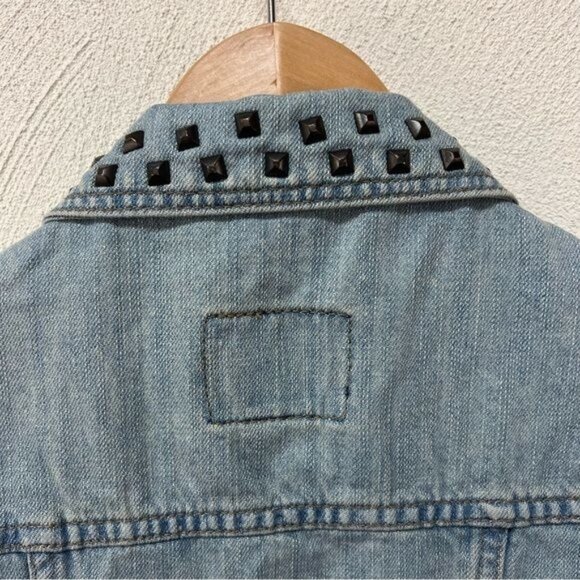 Rock & Republic Women’s Denim Jean Jacket with Studded Collar Sz S - Picture 3 of 6